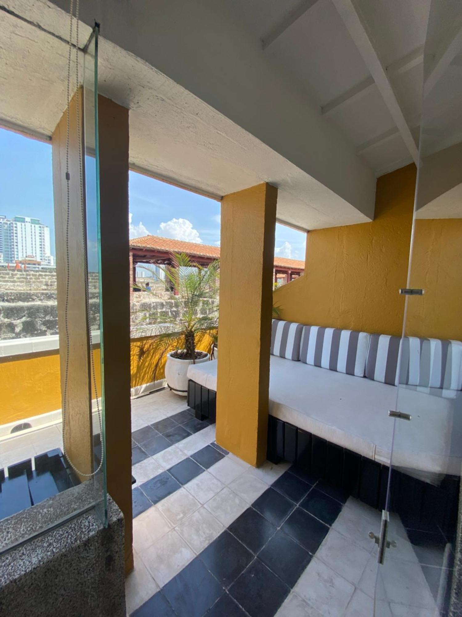 شقة Apartamento Duplex Vista Al Mar Y Murallas Nuevo En La Ciudad Amurallada Cartagena المظهر الخارجي الصورة