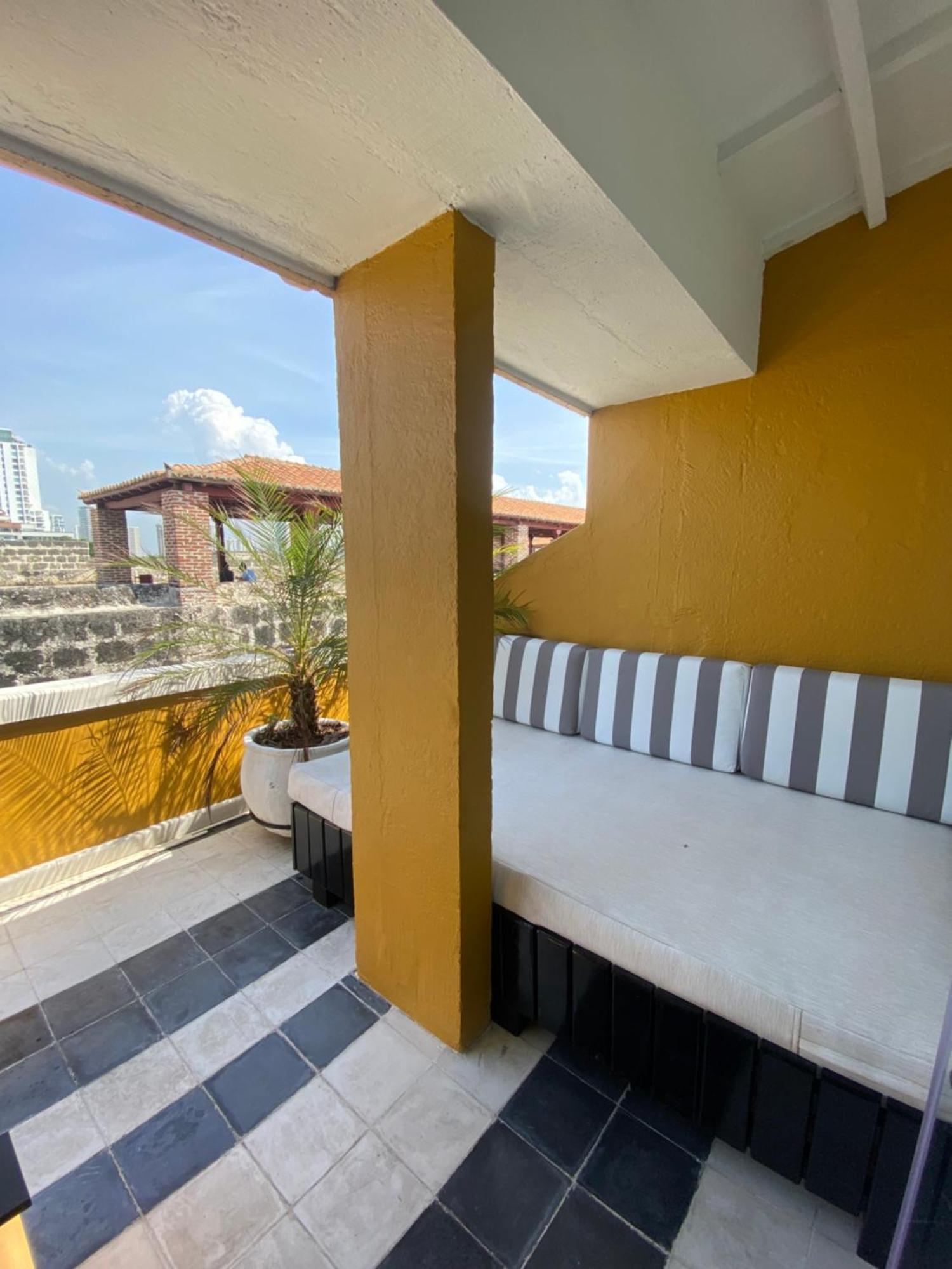 شقة Apartamento Duplex Vista Al Mar Y Murallas Nuevo En La Ciudad Amurallada Cartagena المظهر الخارجي الصورة