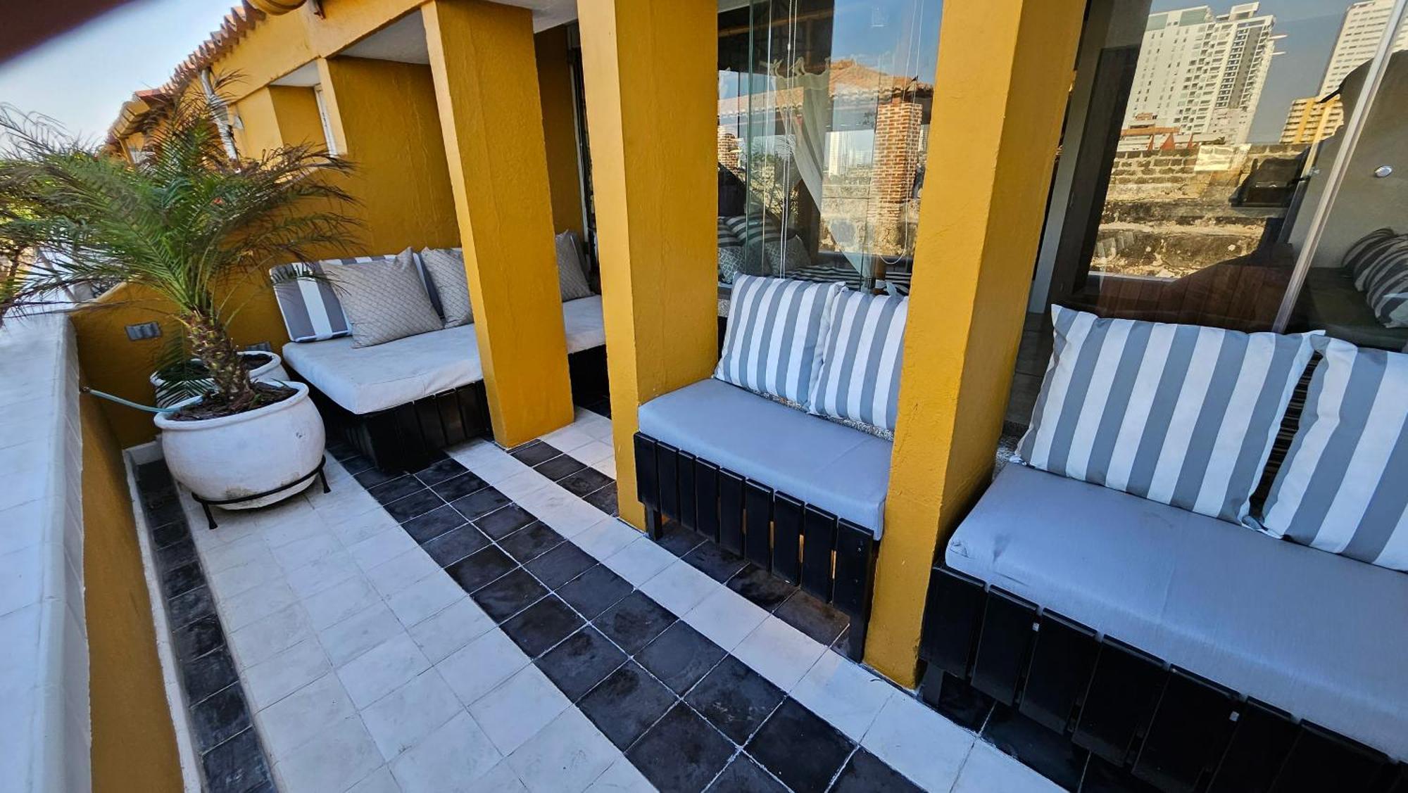 شقة Apartamento Duplex Vista Al Mar Y Murallas Nuevo En La Ciudad Amurallada Cartagena المظهر الخارجي الصورة