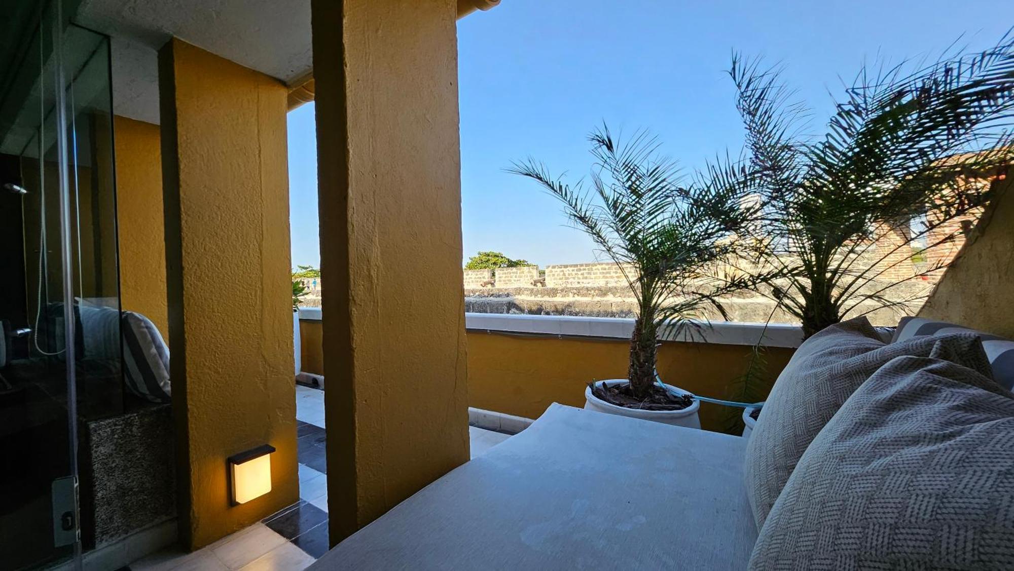 شقة Apartamento Duplex Vista Al Mar Y Murallas Nuevo En La Ciudad Amurallada Cartagena المظهر الخارجي الصورة