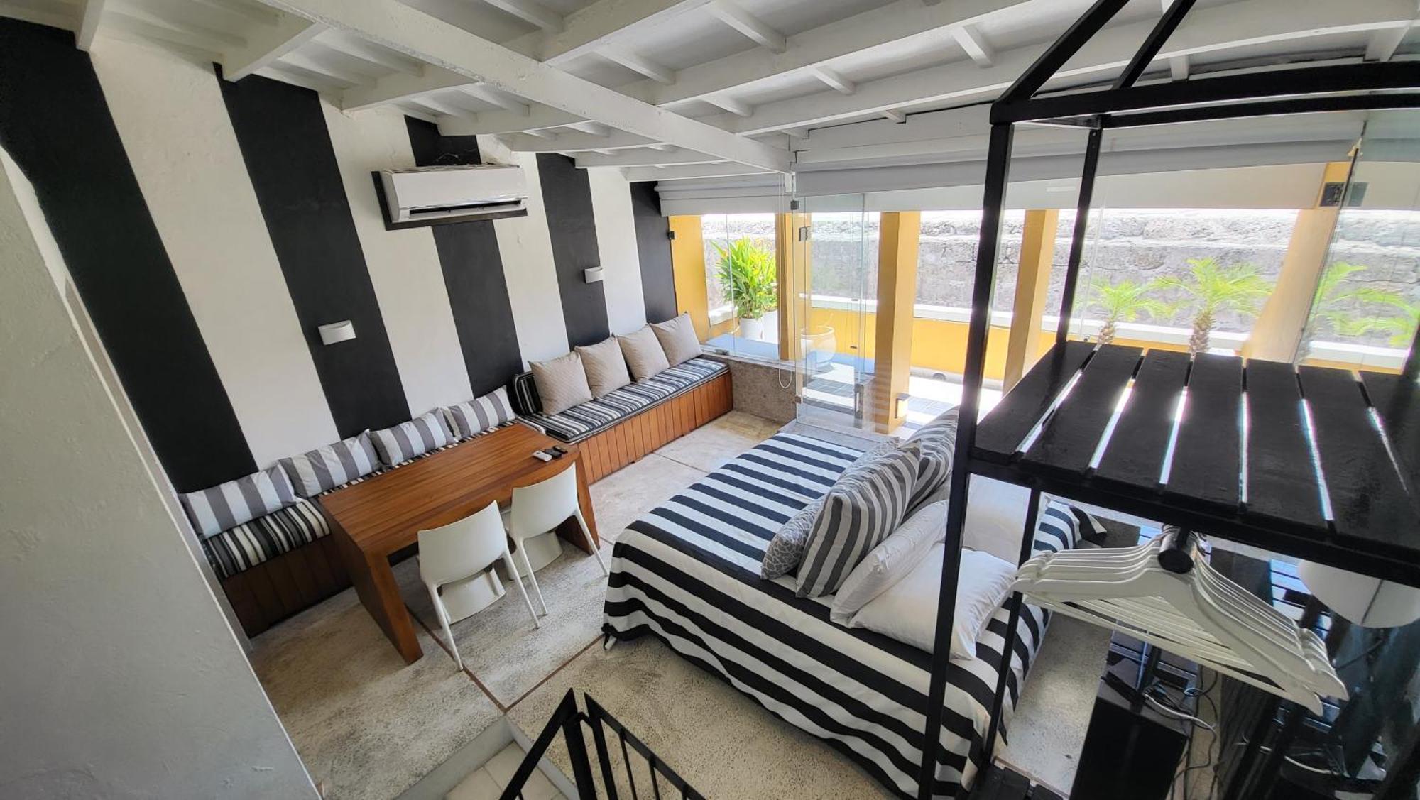 شقة Apartamento Duplex Vista Al Mar Y Murallas Nuevo En La Ciudad Amurallada Cartagena المظهر الخارجي الصورة